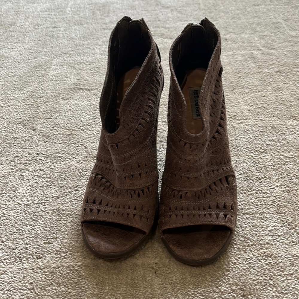 Not Rates heeled bootie